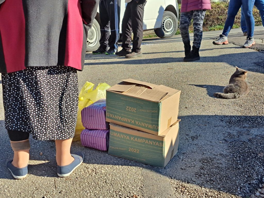 HO Hasene nastavlja pomagati Polimlje, modijeljeno 100 paketa sa mesom – Hasene Serbia